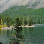 Summer reflections and hut – Lake Minenwanka (near/Banff)
